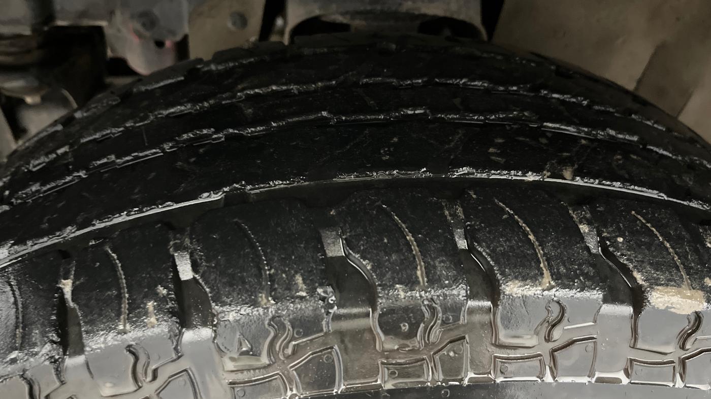 2021 Mahindra Thar LX  P 4WD AT CONVERTIBLE, Petrol, Automatic, 39,461 km, Left Front Tyre Tread