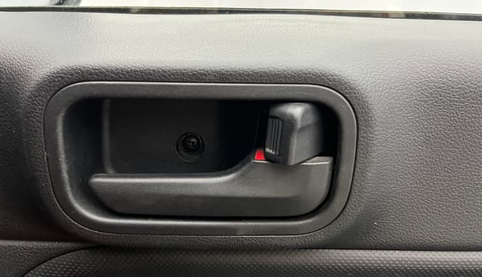 2021 Mahindra Thar LX  P 4WD AT CONVERTIBLE, Petrol, Automatic, 39,461 km, Driver Side Door Panels Control