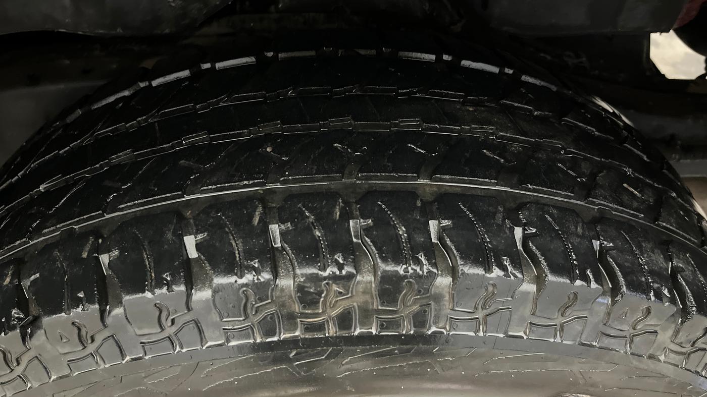 2021 Mahindra Thar LX  P 4WD AT CONVERTIBLE, Petrol, Automatic, 39,461 km, Left Rear Tyre Tread