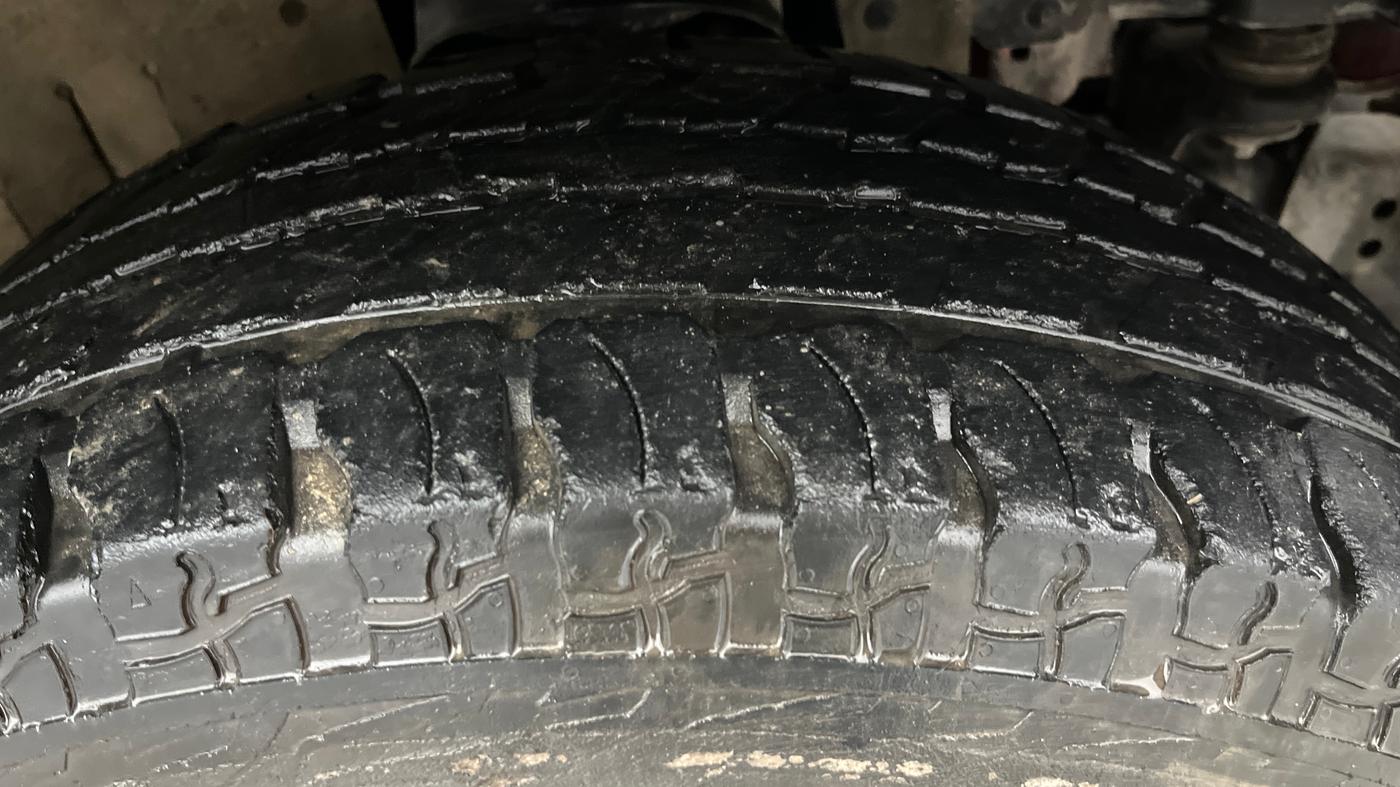 2021 Mahindra Thar LX  P 4WD AT CONVERTIBLE, Petrol, Automatic, 39,461 km, Right Front Tyre Tread