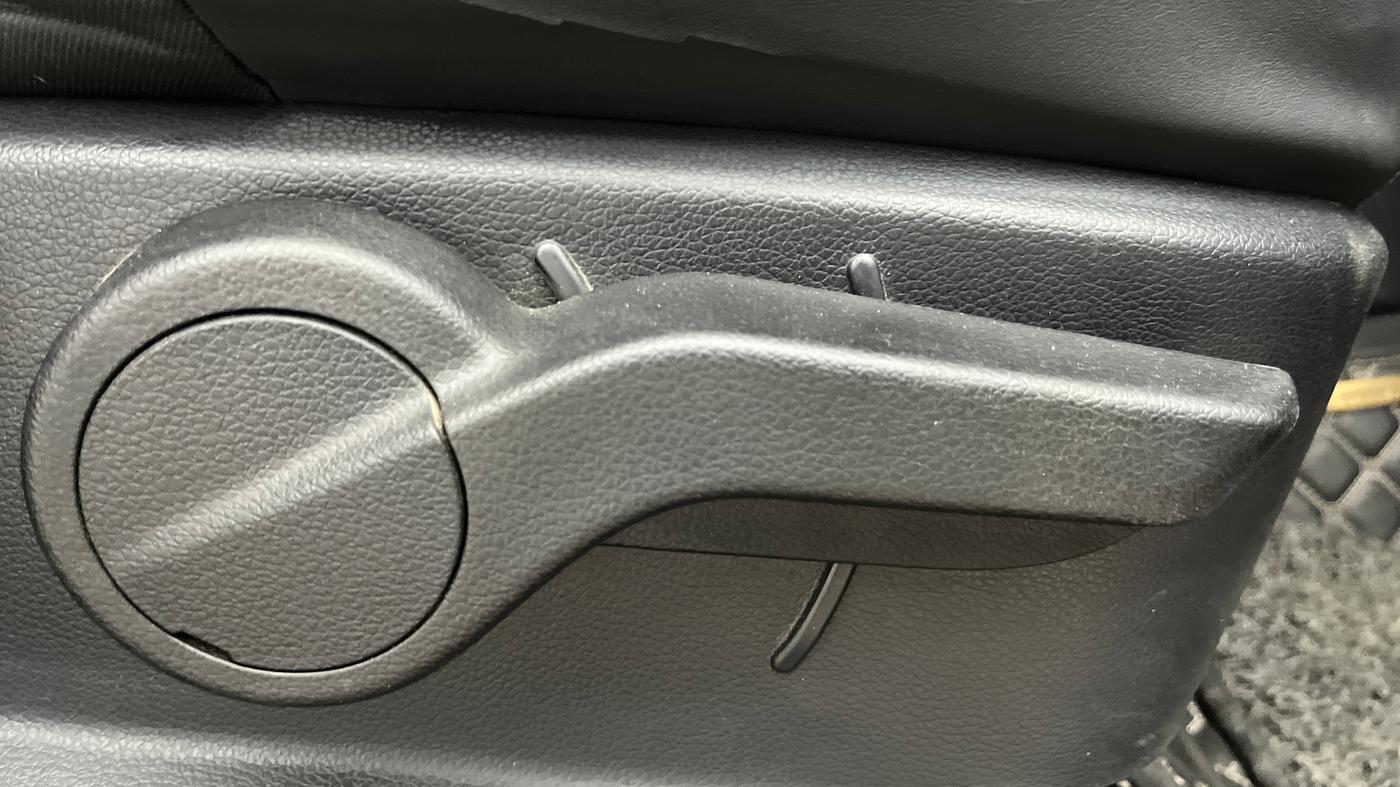 2021 Mahindra Thar LX  P 4WD AT CONVERTIBLE, Petrol, Automatic, 39,461 km, Driver Side Adjustment Panel