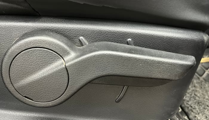 2021 Mahindra Thar LX  P 4WD AT CONVERTIBLE, Petrol, Automatic, 39,461 km, Driver Side Adjustment Panel