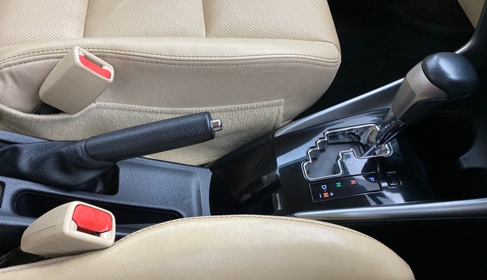2018 Toyota YARIS VX CVT, Petrol, Automatic, 29,982 km, Gear Lever