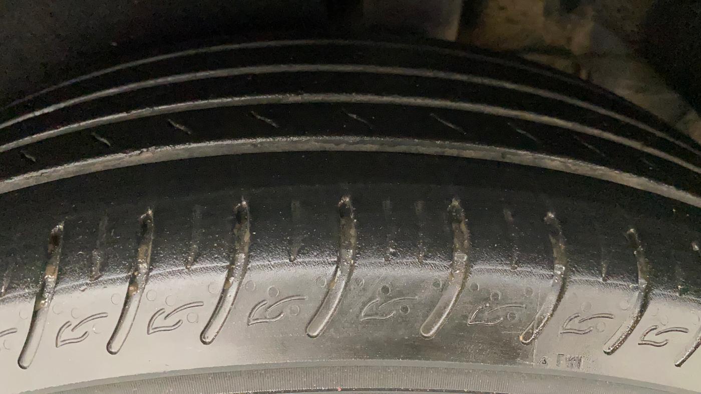 2022 KIA CARENS LUXURY PLUS 1.5 DIESEL AT 7 STR, Diesel, Automatic, 19,477 km, Left Rear Tyre Tread