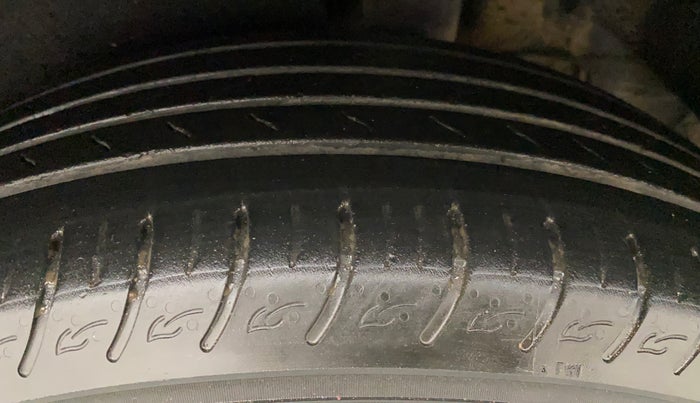 2022 KIA CARENS LUXURY PLUS 1.5 DIESEL AT 7 STR, Diesel, Automatic, 19,477 km, Left Rear Tyre Tread