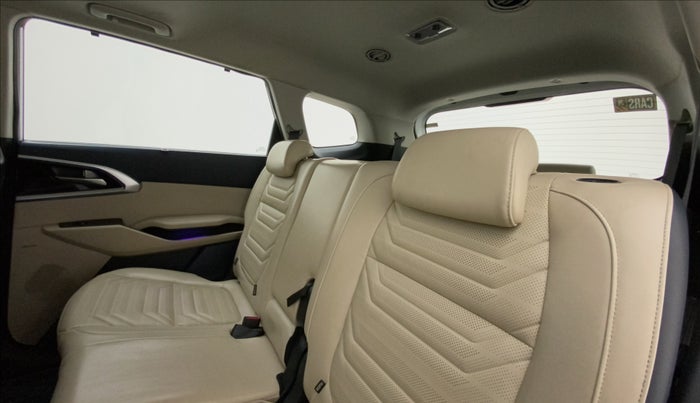 2022 KIA CARENS LUXURY PLUS 1.5 DIESEL AT 7 STR, Diesel, Automatic, 19,477 km, Right Side Rear Door Cabin