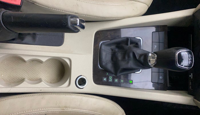 2015 Skoda Octavia ELEGANCE 1.8 TSI AT, Petrol, Automatic, 85,509 km, Gear Lever