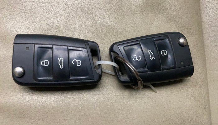 2015 Skoda Octavia ELEGANCE 1.8 TSI AT, Petrol, Automatic, 85,509 km, Key Close Up