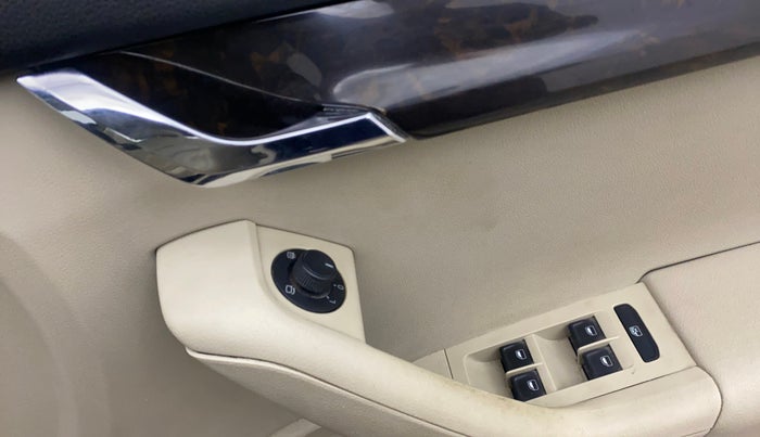 2015 Skoda Octavia ELEGANCE 1.8 TSI AT, Petrol, Automatic, 85,509 km, Driver Side Door Panels Control