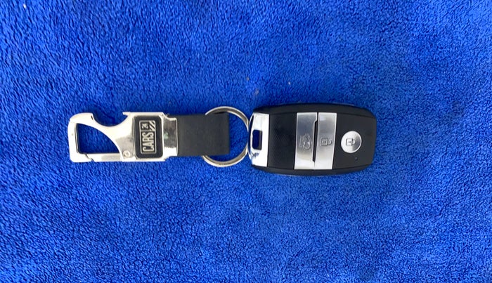 2023 KIA CARENS PRESTIGE PLUS 1.4 PETROL 7 STR, Petrol, Manual, 16,307 km, Key Close Up