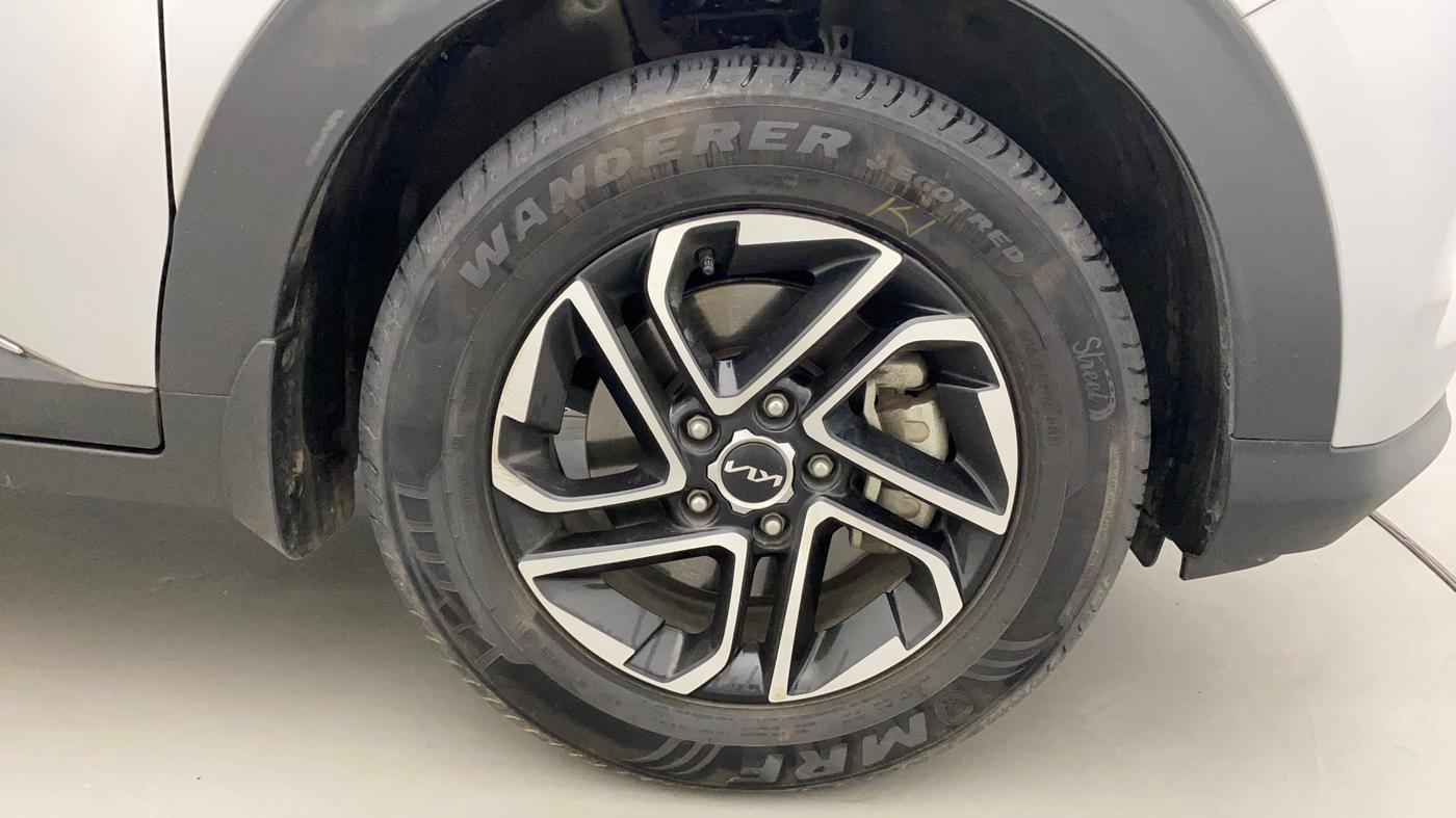 2023 KIA CARENS PRESTIGE PLUS 1.4 PETROL 7 STR, Petrol, Manual, 16,307 km, Right Front Wheel