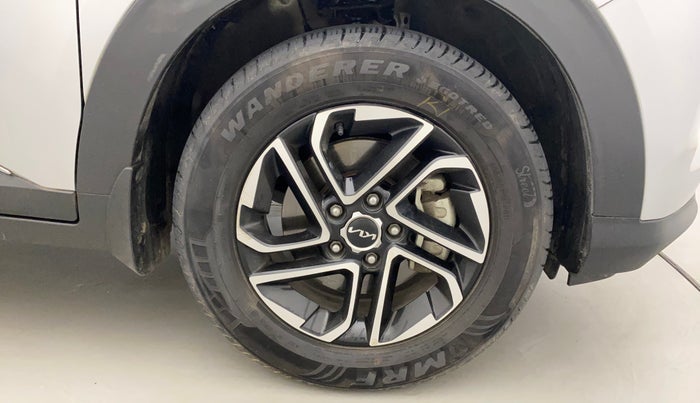 2023 KIA CARENS PRESTIGE PLUS 1.4 PETROL 7 STR, Petrol, Manual, 16,307 km, Right Front Wheel