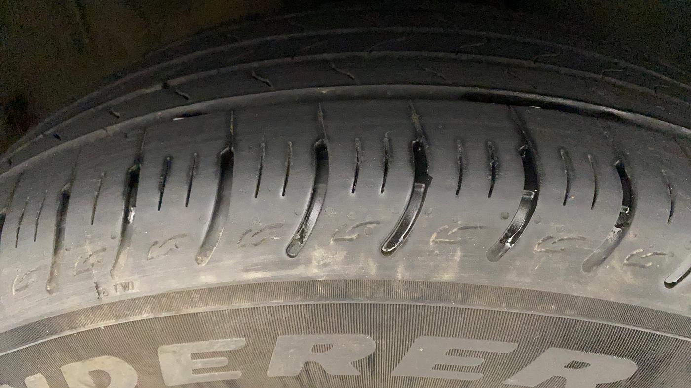 2023 KIA CARENS PRESTIGE PLUS 1.4 PETROL 7 STR, Petrol, Manual, 16,307 km, Right Front Tyre Tread