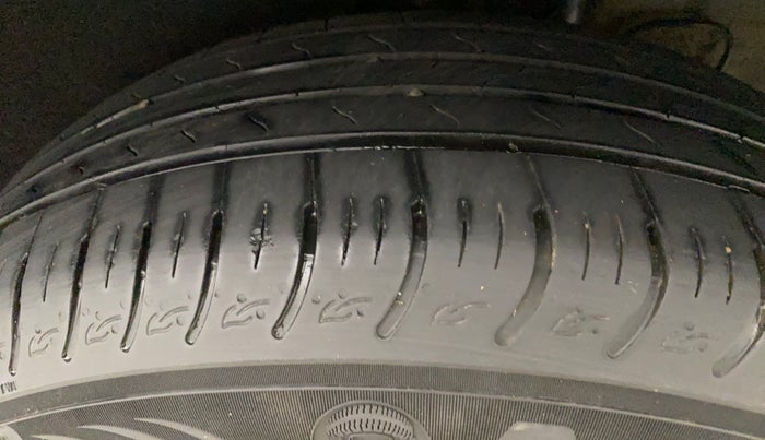 2023 KIA CARENS PRESTIGE PLUS 1.4 PETROL 7 STR, Petrol, Manual, 16,307 km, Left Rear Tyre Tread