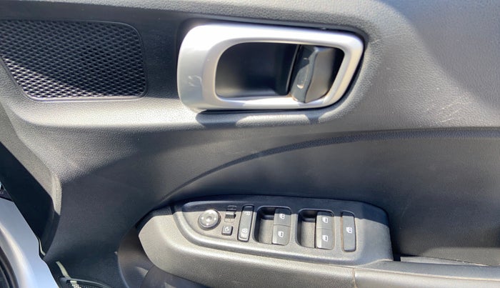 2021 Hyundai VENUE SX (O) 1.5 CRDI, Diesel, Manual, 81,691 km, Driver Side Door Panels Control