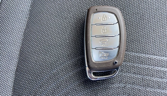 2021 Hyundai VENUE SX (O) 1.5 CRDI, Diesel, Manual, 81,691 km, Key Close Up