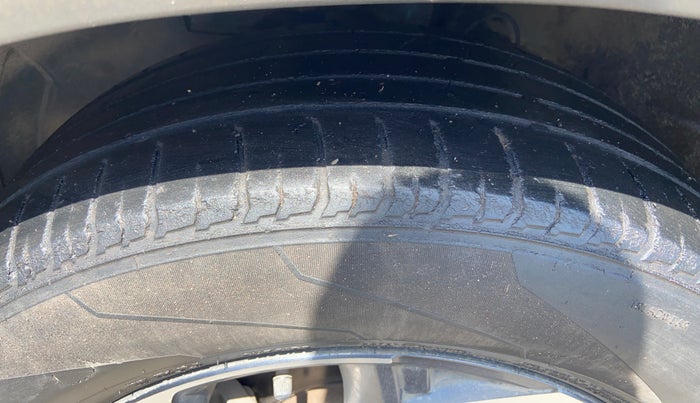 2021 Hyundai VENUE SX (O) 1.5 CRDI, Diesel, Manual, 81,691 km, Left Front Tyre Tread