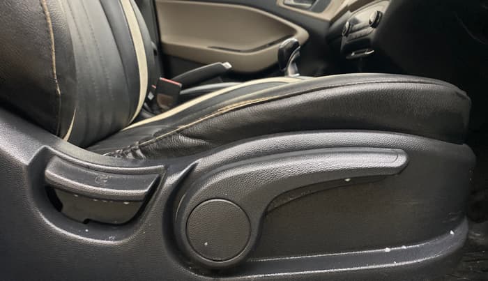 2018 Hyundai Elite i20 ASTA 1.4 CRDI (O), Diesel, Manual, 1,02,647 km, Driver Side Adjustment Panel