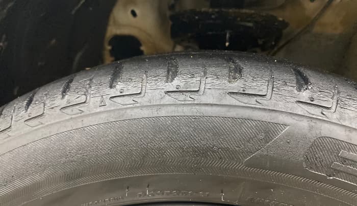 2018 Hyundai Elite i20 ASTA 1.4 CRDI (O), Diesel, Manual, 1,02,647 km, Left Front Tyre Tread