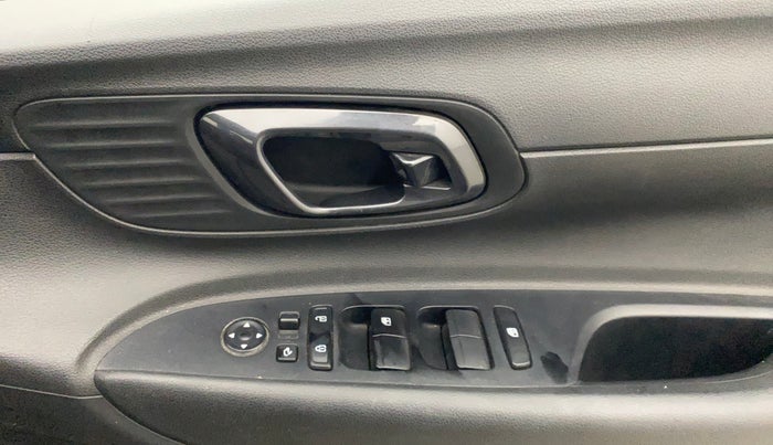 2021 Hyundai NEW I20 SPORTZ 1.2 MT, Petrol, Manual, 87,606 km, Driver Side Door Panels Control