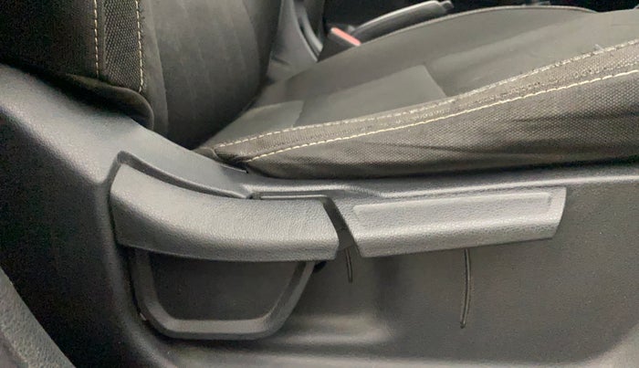 2021 Hyundai NEW I20 SPORTZ 1.2 MT, Petrol, Manual, 87,606 km, Driver Side Adjustment Panel