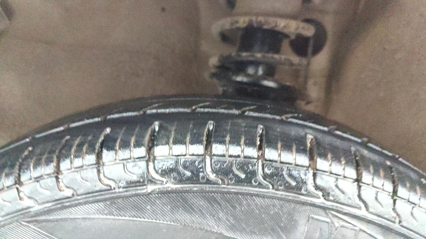 2015 Maruti Alto 800 LXI, Petrol, Manual, 45,061 km, Left Front Tyre Tread