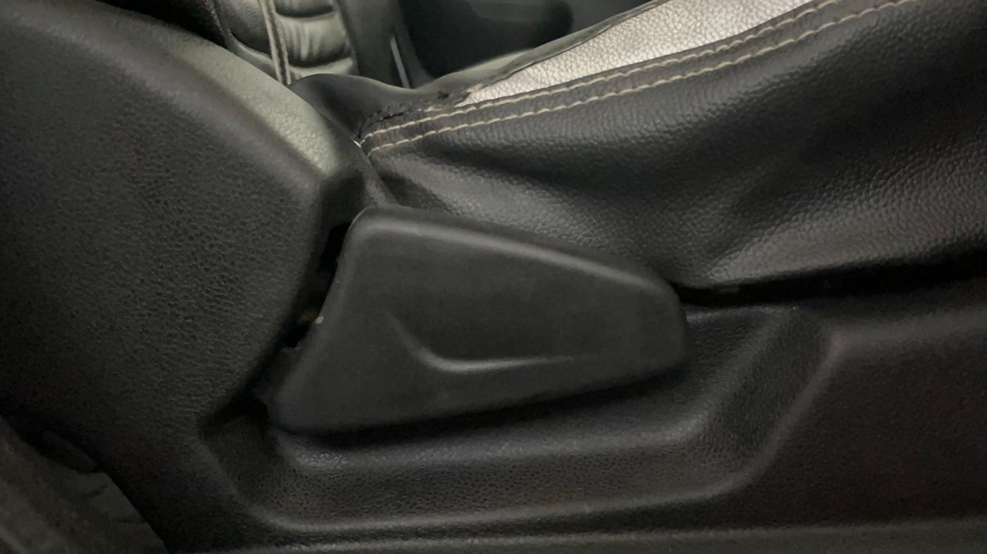 2019 Renault Kwid RXT 1.0 (O), Petrol, Manual, 56,423 km, Driver Side Adjustment Panel