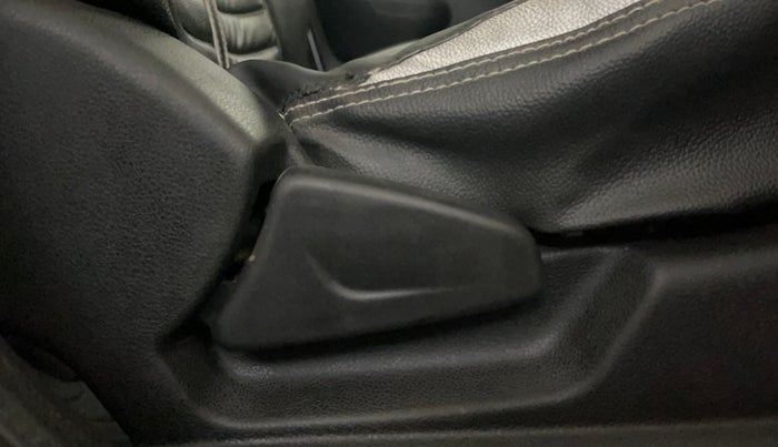 2019 Renault Kwid RXT 1.0 (O), Petrol, Manual, 56,377 km, Driver Side Adjustment Panel