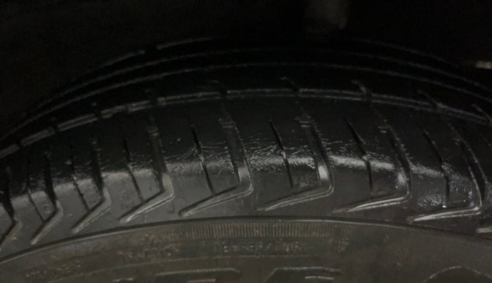 2019 Renault Kwid RXT 1.0 (O), Petrol, Manual, 56,377 km, Left Rear Tyre Tread