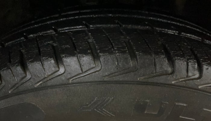 2019 Renault Kwid RXT 1.0 (O), Petrol, Manual, 56,377 km, Right Front Tyre Tread