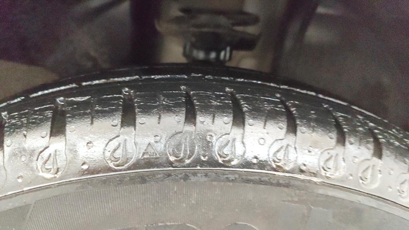 2021 Renault Kwid RXT 1.0 (O), Petrol, Manual, 37,499 km, Right Front Tyre Tread