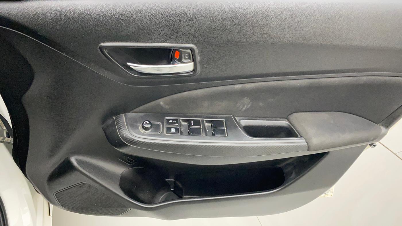 2018 Maruti Swift VXI, Petrol, Manual, 64,674 km, Driver Side Door Panels Control