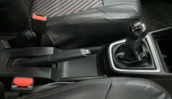 2018 Maruti Swift VXI, Petrol, Manual, 64,674 km, Gear Lever