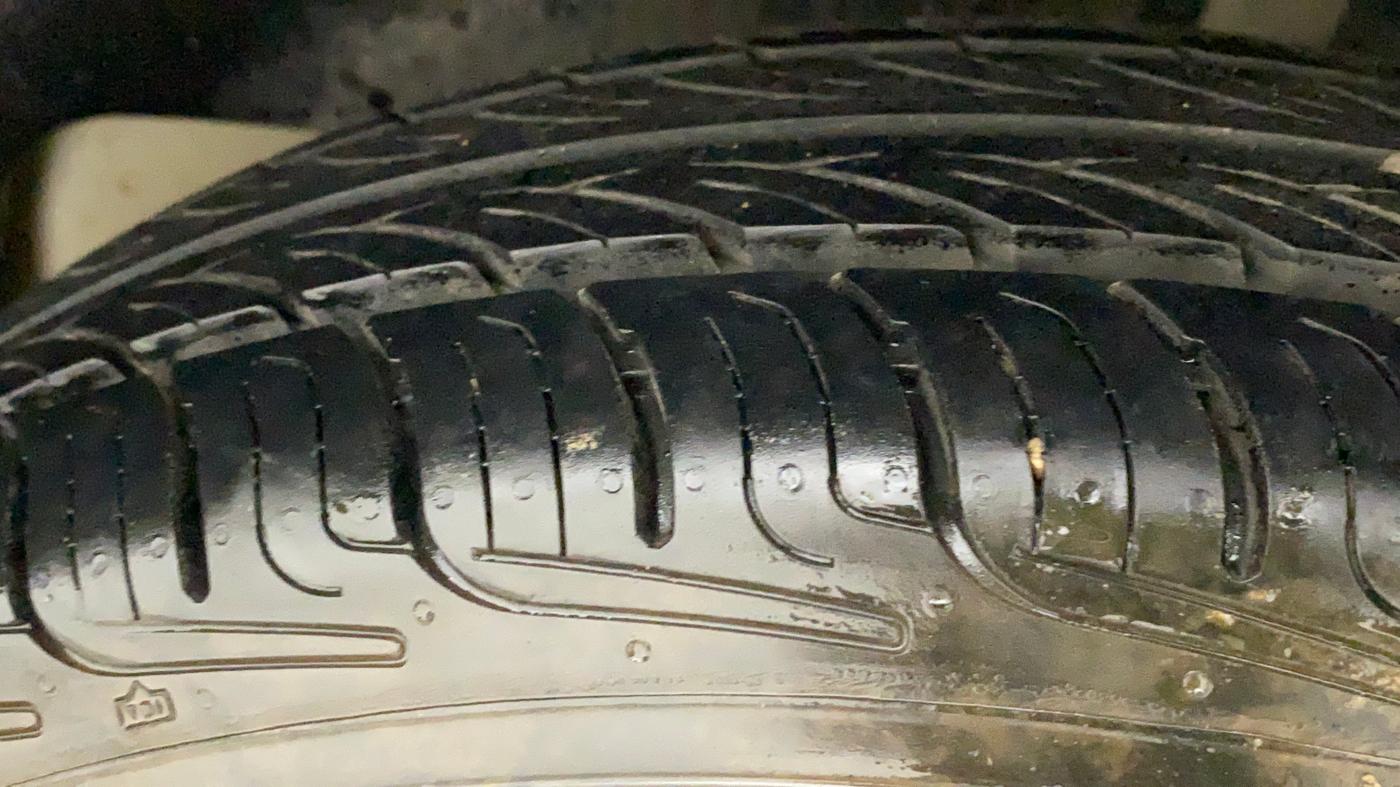 2018 Maruti Swift VXI, Petrol, Manual, 64,674 km, Left Rear Tyre Tread