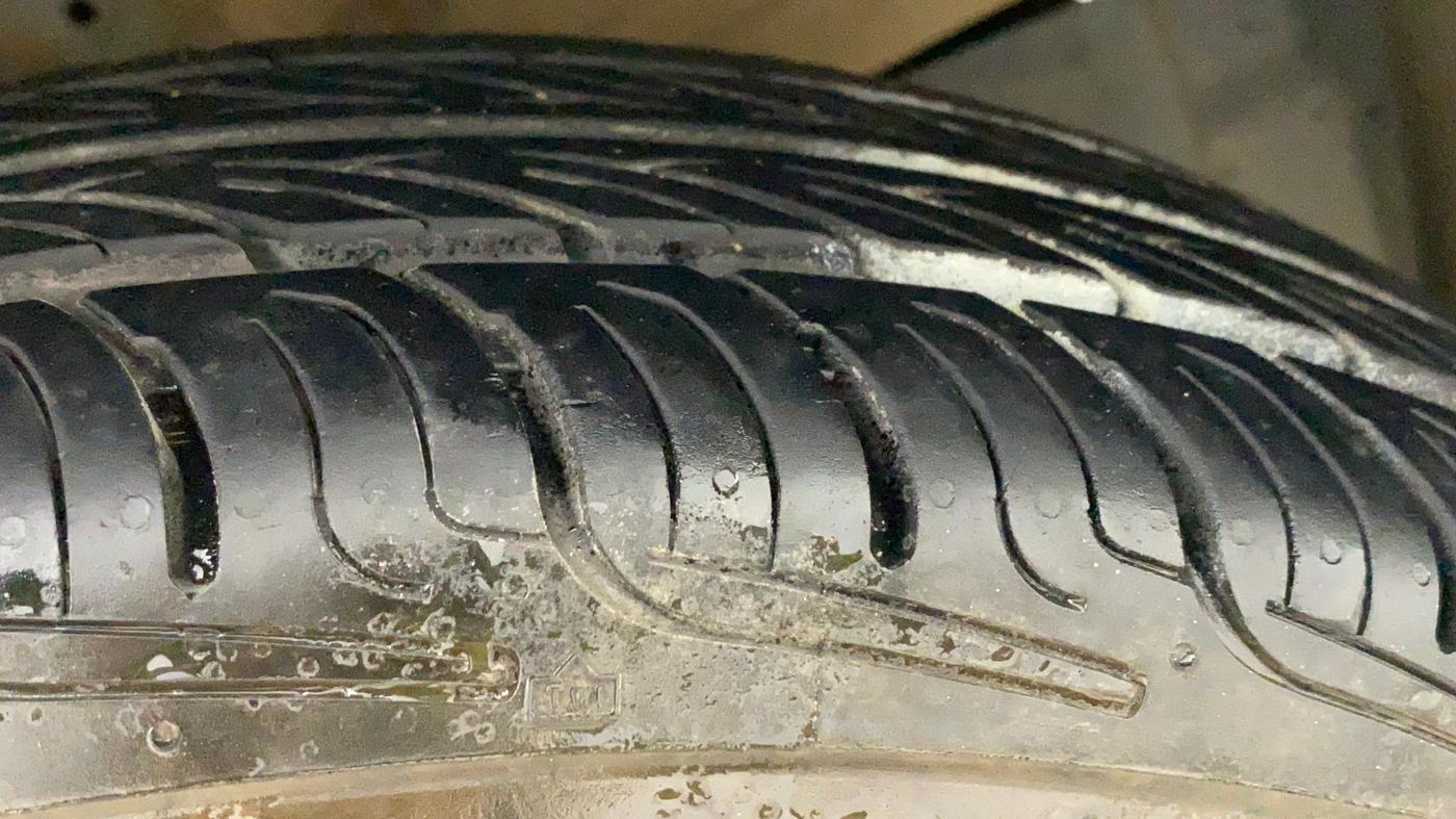 2018 Maruti Swift VXI, Petrol, Manual, 64,674 km, Right Front Tyre Tread
