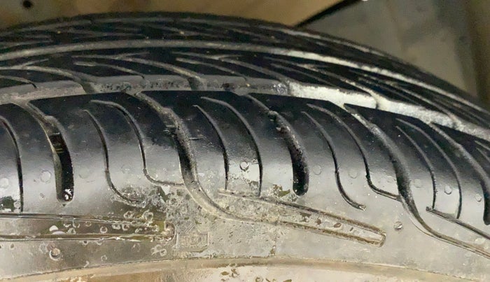 2018 Maruti Swift VXI, Petrol, Manual, 64,674 km, Right Front Tyre Tread