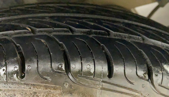 2018 Maruti Swift VXI, Petrol, Manual, 64,674 km, Right Rear Tyre Tread
