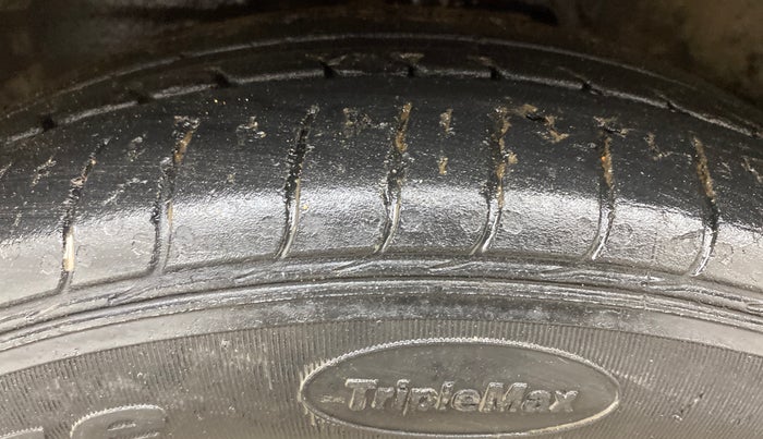 2014 Maruti Celerio VXI AMT, Petrol, Automatic, 50,898 km, Left Front Tyre Tread