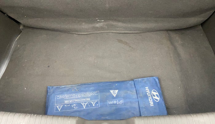 2014 Hyundai i10 MAGNA 1.1, Petrol, Manual, 69,018 km, Boot Inside