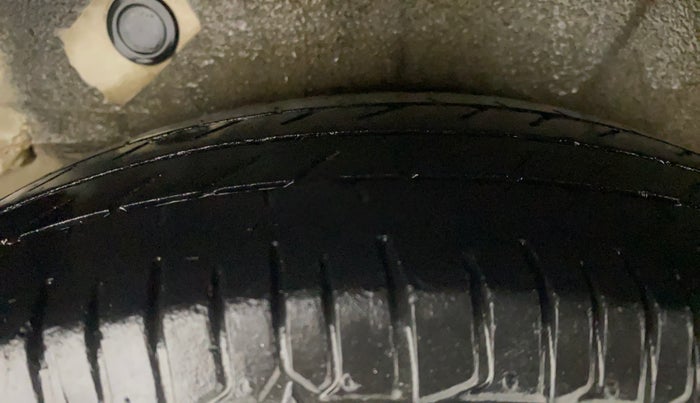 2014 Hyundai i10 MAGNA 1.1, Petrol, Manual, 69,018 km, Right Rear Tyre Tread