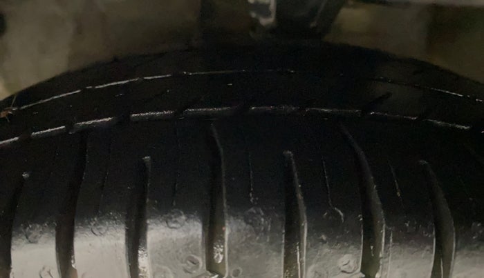 2014 Hyundai i10 MAGNA 1.1, Petrol, Manual, 69,018 km, Left Front Tyre Tread