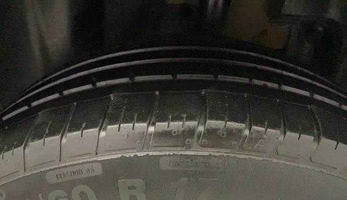 2020 Nissan Kicks XV TURBO 1.3 CVT, Petrol, Automatic, 37,765 km, Left Rear Tyre Tread