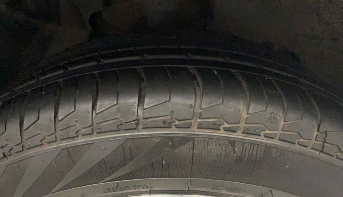 2020 Nissan Kicks XV TURBO 1.3 CVT, Petrol, Automatic, 37,765 km, Right Front Tyre Tread