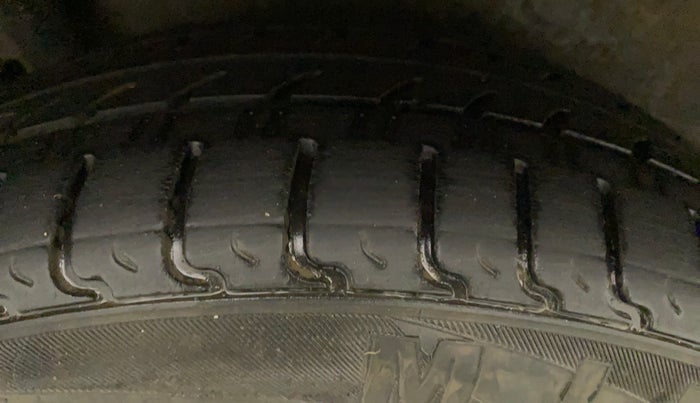 2014 Maruti Wagon R 1.0 VXI, CNG, Manual, 78,118 km, Right Rear Tyre Tread
