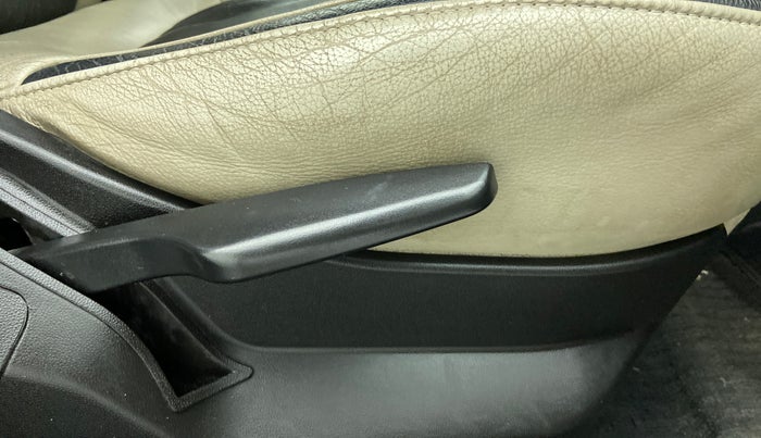 2013 Fiat Grand Punto DYNAMIC 1.3, Diesel, Manual, 27,873 km, Driver Side Adjustment Panel