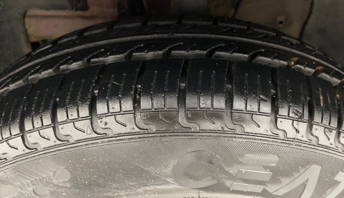 2013 Fiat Grand Punto DYNAMIC 1.3, Diesel, Manual, 27,873 km, Left Front Tyre Tread