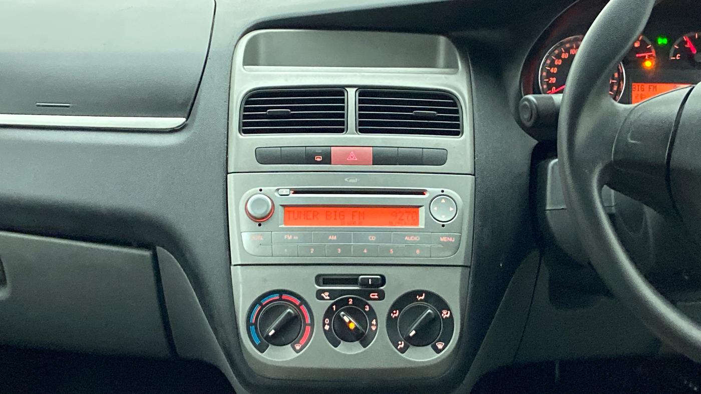 2013 Fiat Grand Punto DYNAMIC 1.3, Diesel, Manual, 27,873 km, Air Conditioner