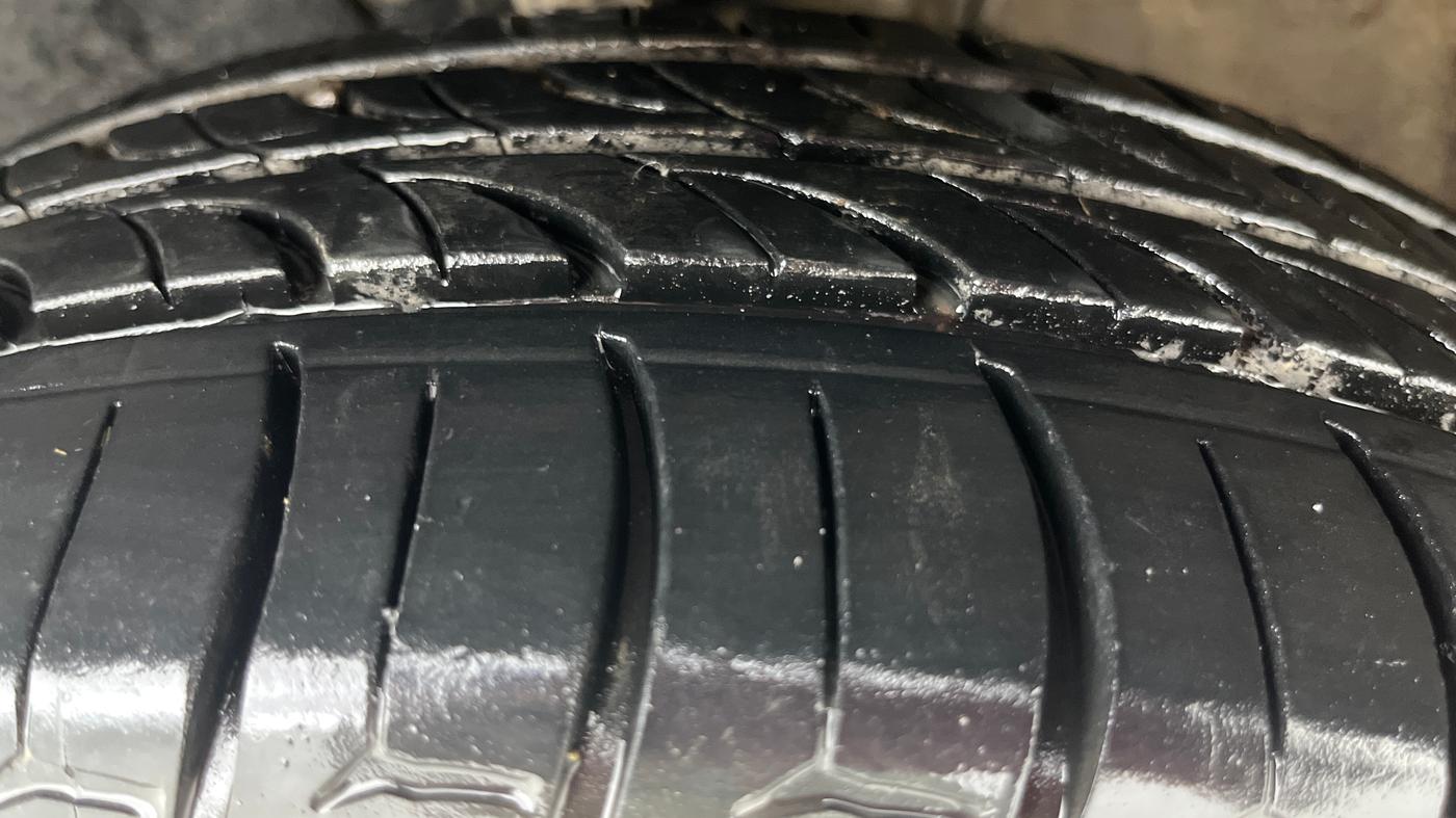 2015 Skoda Rapid Elegance 1.6 MPI AT, Petrol, Automatic, 70,431 km, Left Front Tyre Tread
