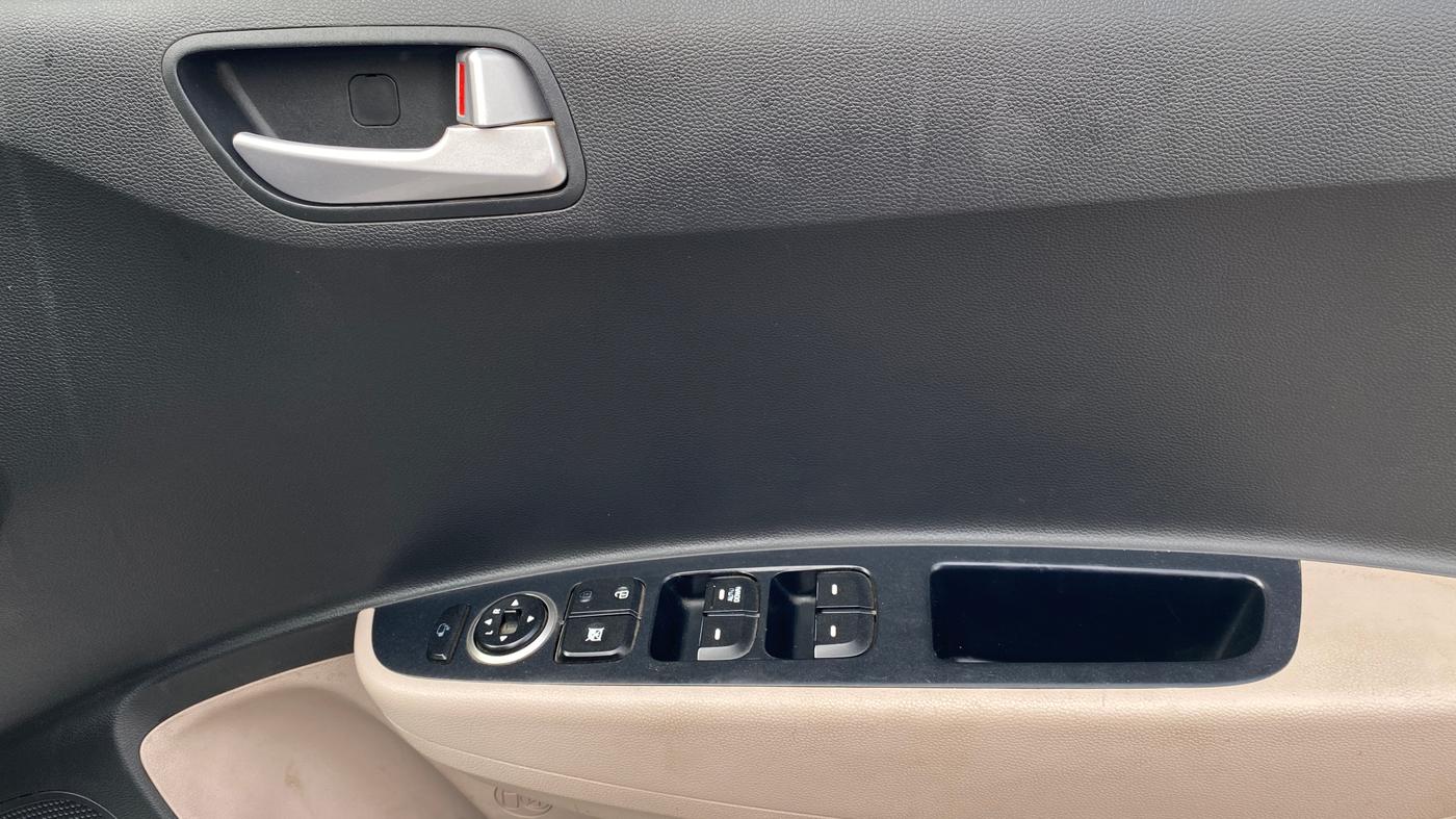 2018 Hyundai Xcent SX 1.2, Petrol, Manual, 18,905 km, Driver Side Door Panels Control