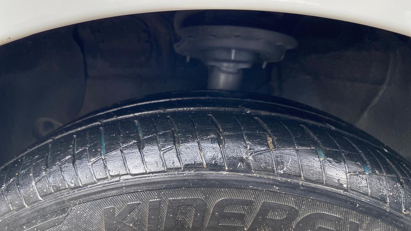 2018 Hyundai Xcent SX 1.2, Petrol, Manual, 18,905 km, Left Front Tyre Tread